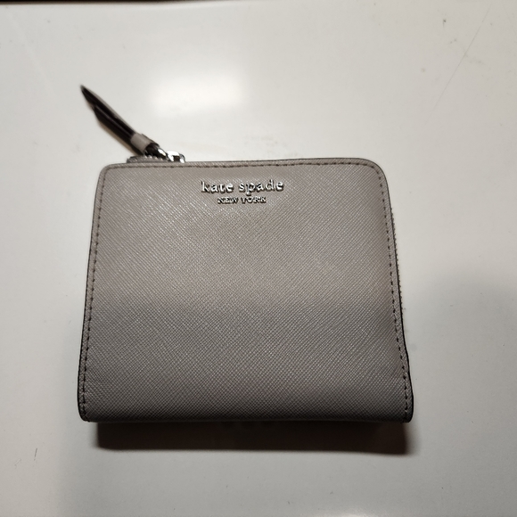 EUC Kate Spade wallet light grey - Picture 1 of 4
